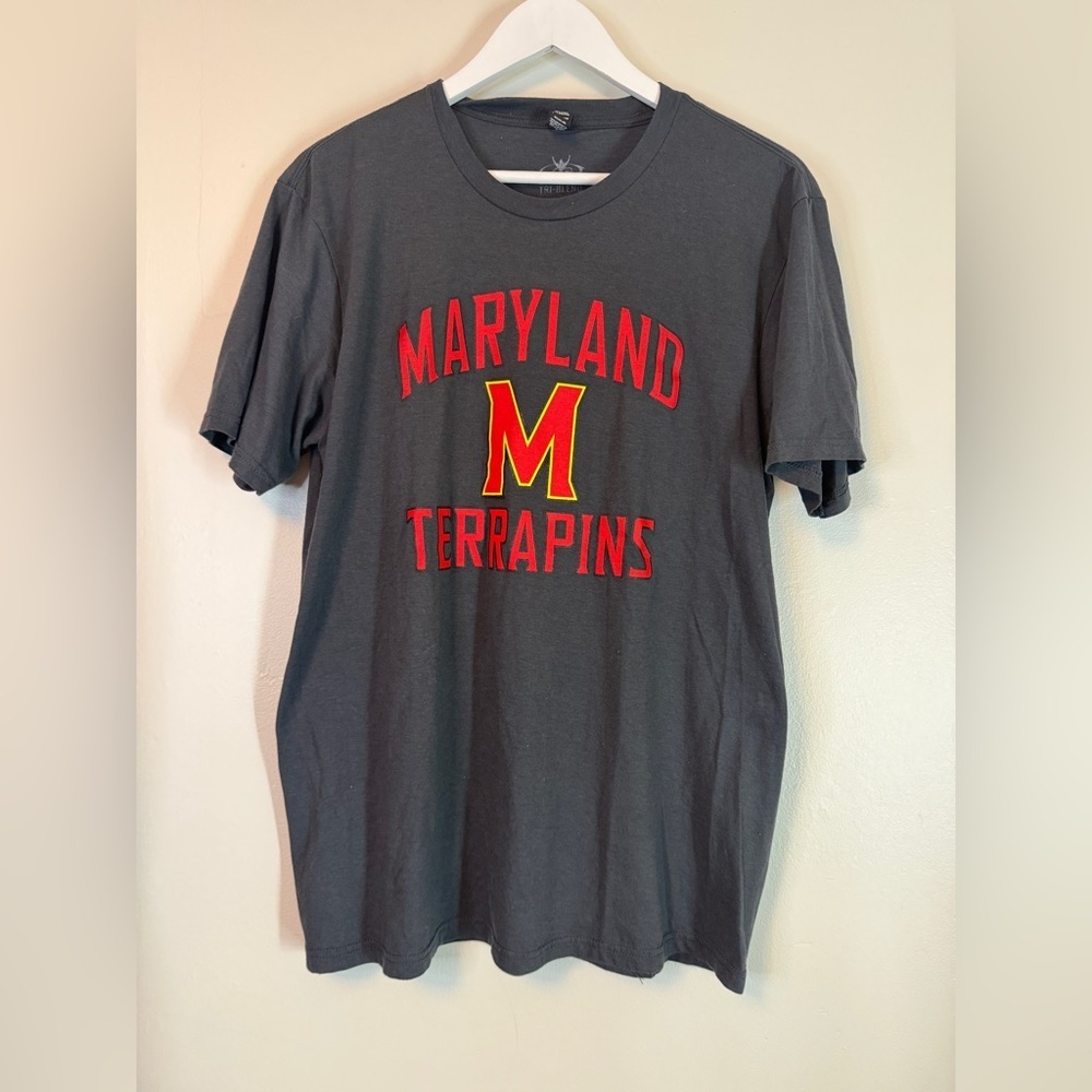 Maryland Terrapins T-Shirt Men’s Large Grey Red EUC NCAA Bug Ten Conference